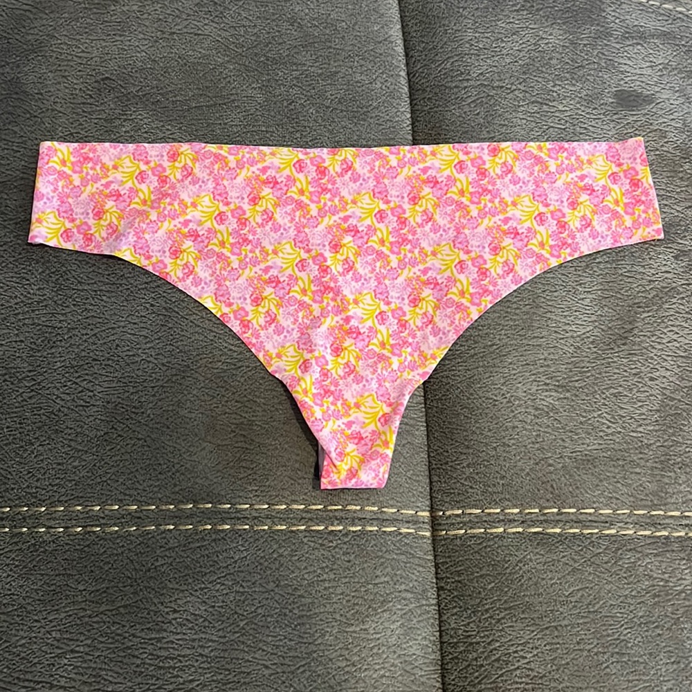 Arizona Womens no show thong pink ad yellow flowers size M. New